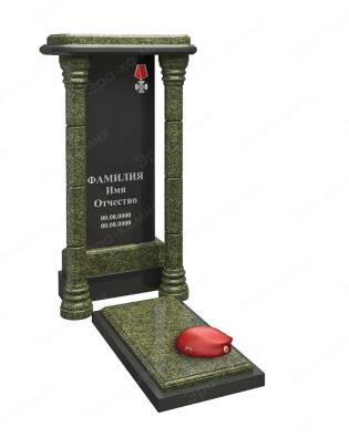 Мемориальный памятник с колоннами