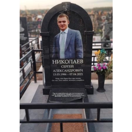 Примеры резных памятников