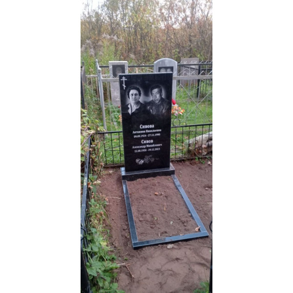 Памятник из гранита классический вертикальный на одного человека (Габбро-Диабаз)